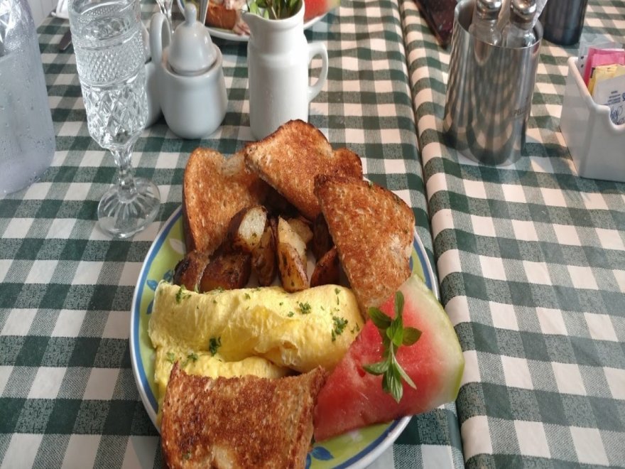 Lizzie's Cafe & Bistro 142nd St.