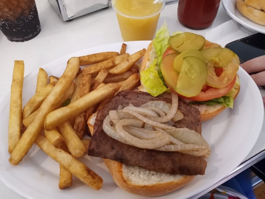 Rayne's Reef Soda Fountain & Grill