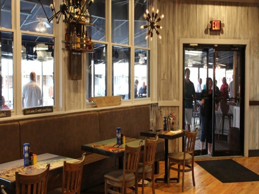 Tailchasers Restaurant & Dock Bar