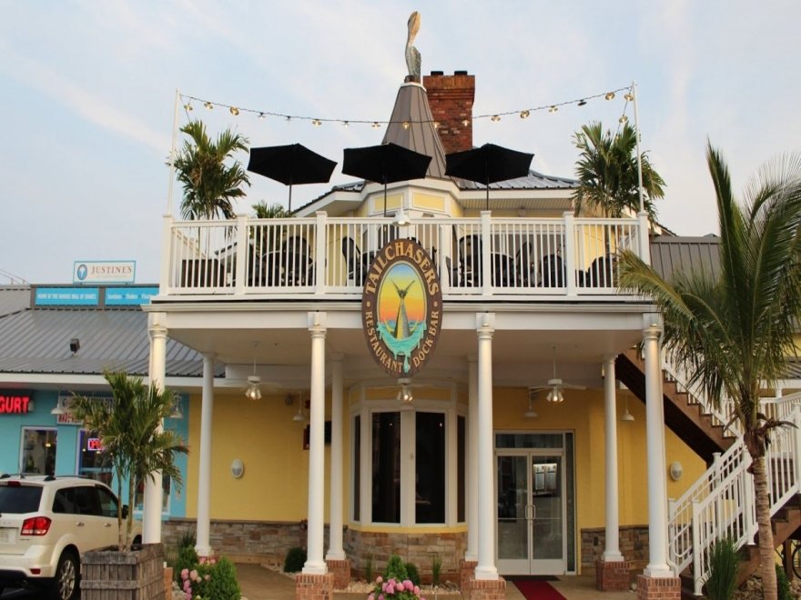 Tailchasers Restaurant & Dock Bar